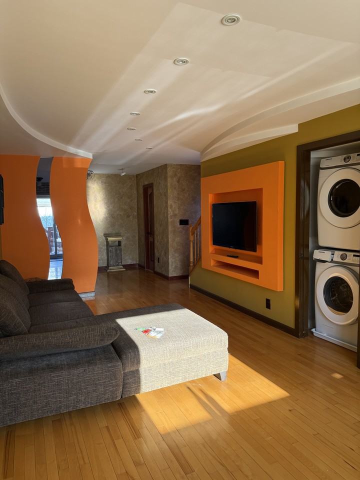 21 Pearsall St #1 - Photo 3 of 17