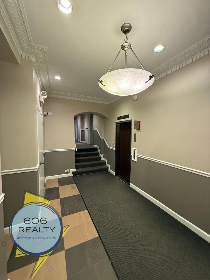 Welcome to 732 W. Bittersweet Pl.!!! - Photo 2 of 27