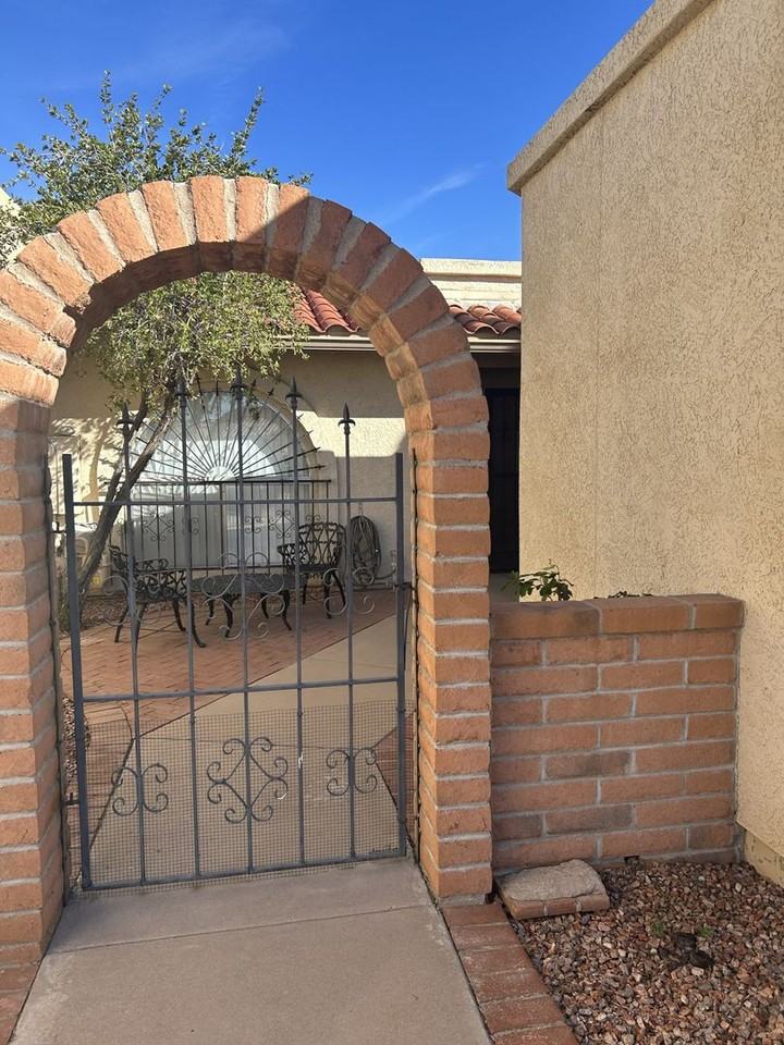 1520 W Via De Roma - Photo 2 of 16