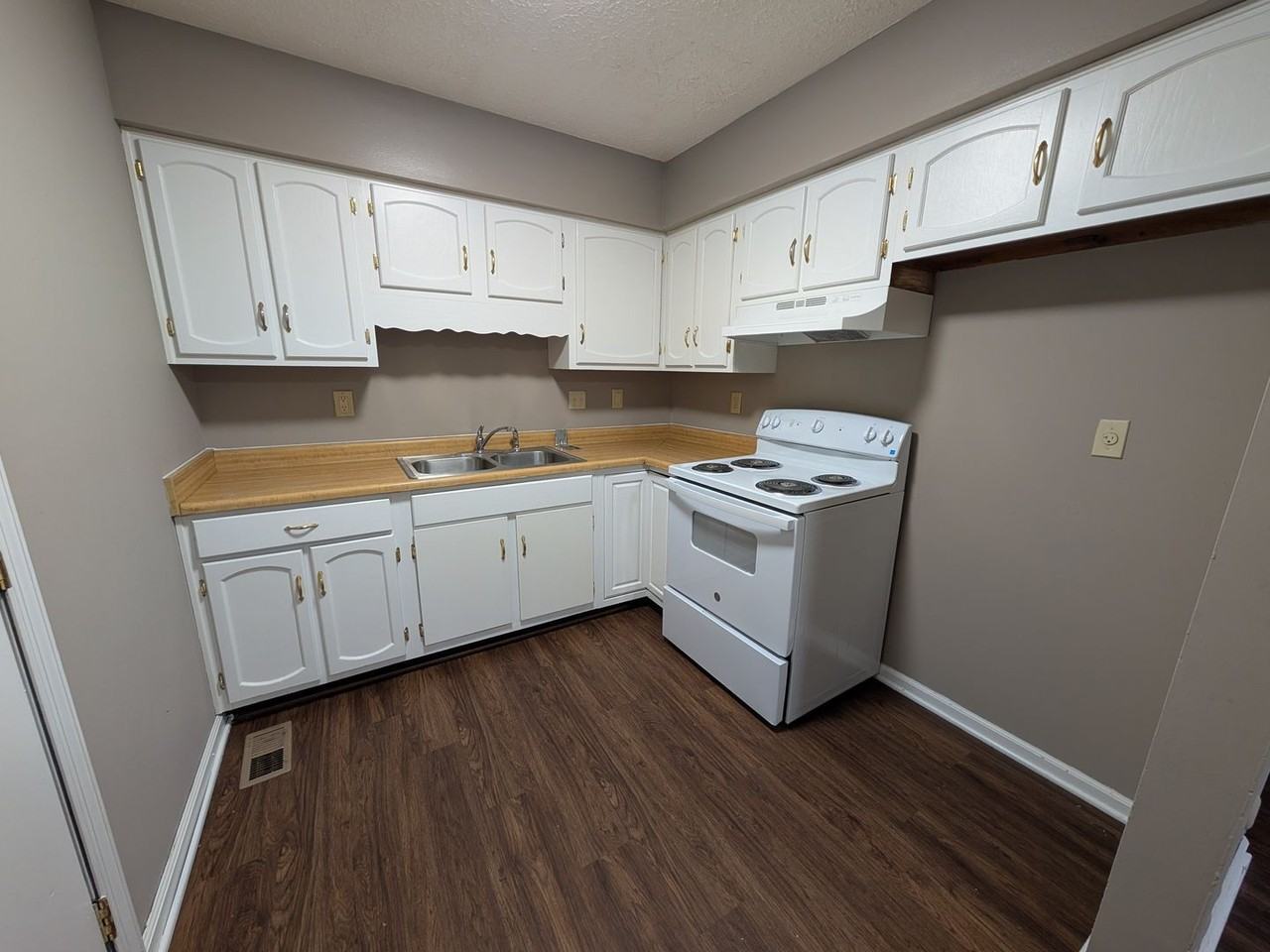 4232 Merrimac Ave - Photo 3 of 8