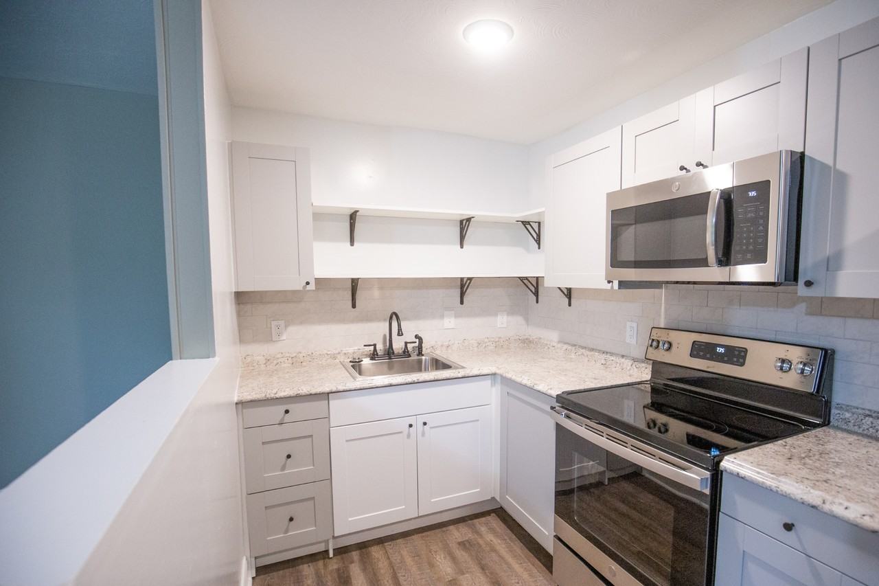 1121 E Moody Ave #1121 - Photo 4 of 14