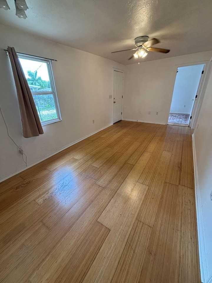 1951 24th St - Photo 3 of 10