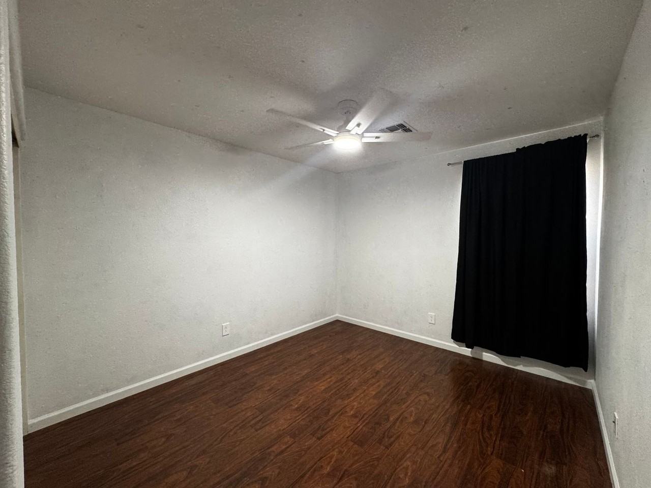 2420 W Cordia Ln - Photo 4 of 29