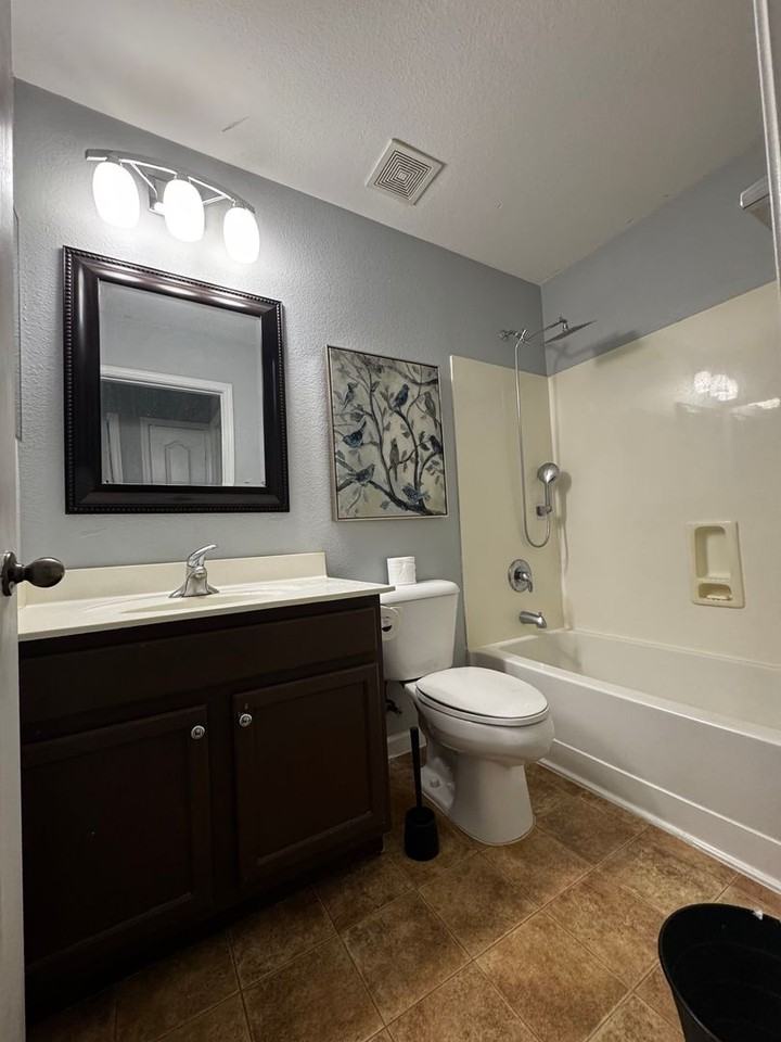 2420 W Cordia Ln - Photo 5 of 29