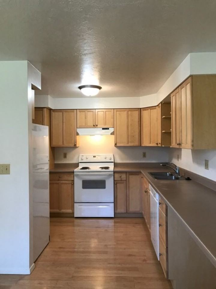 787 Meadows Dr #1 - Photo 4 of 11