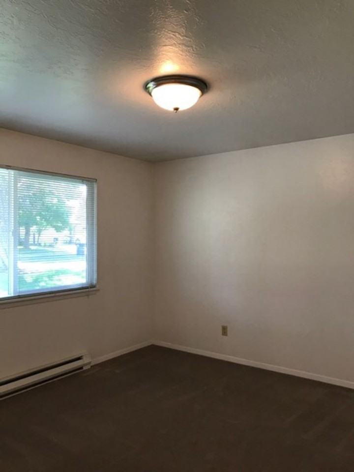 787 Meadows Dr #1 - Photo 5 of 11