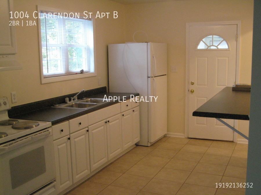 1004 Clarendon St Apt B #b - Photo 3 of 11