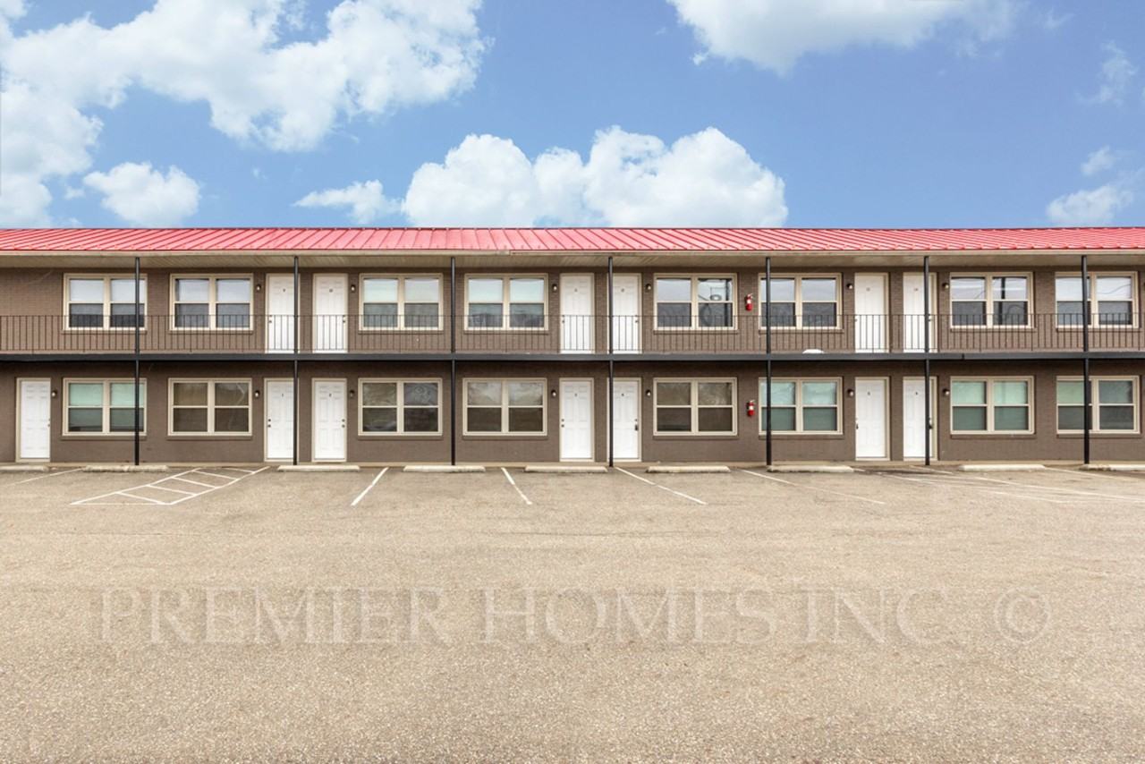 Studio Units for Rent – 714 S Wooster Ave, Strasburg - Photo 3 of 11