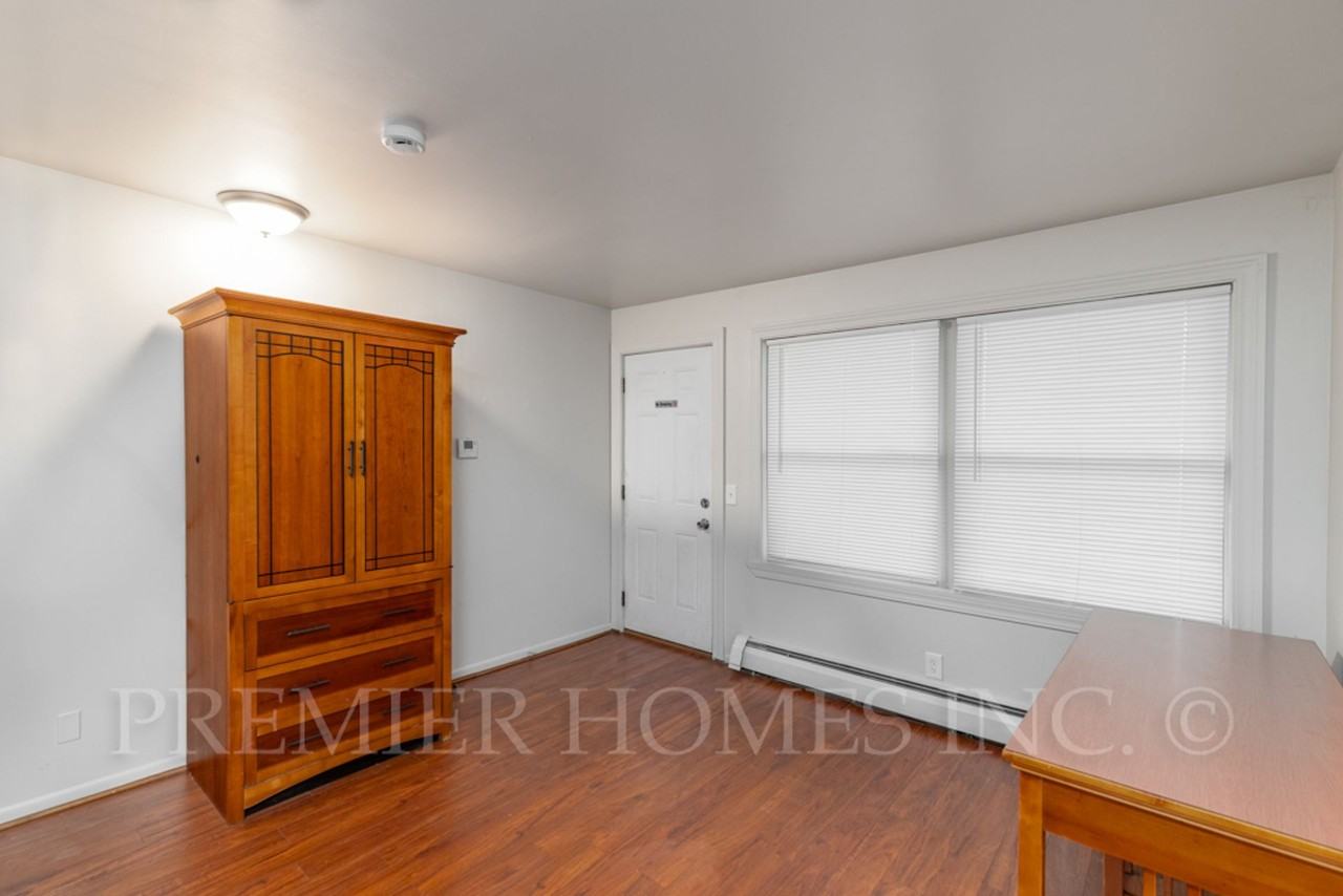 Studio Units for Rent – 714 S Wooster Ave, Strasburg - Photo 5 of 11