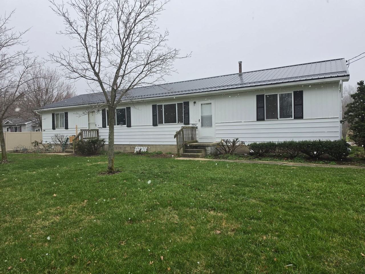 3954 Summit Rd - Photo 2 of 17