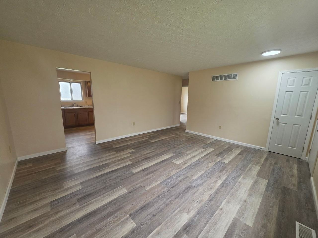 3954 Summit Rd - Photo 7 of 17