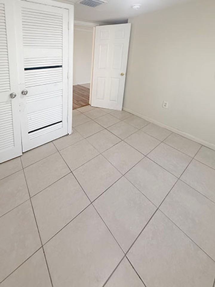 150 W 15th St - Photo 7 of 14