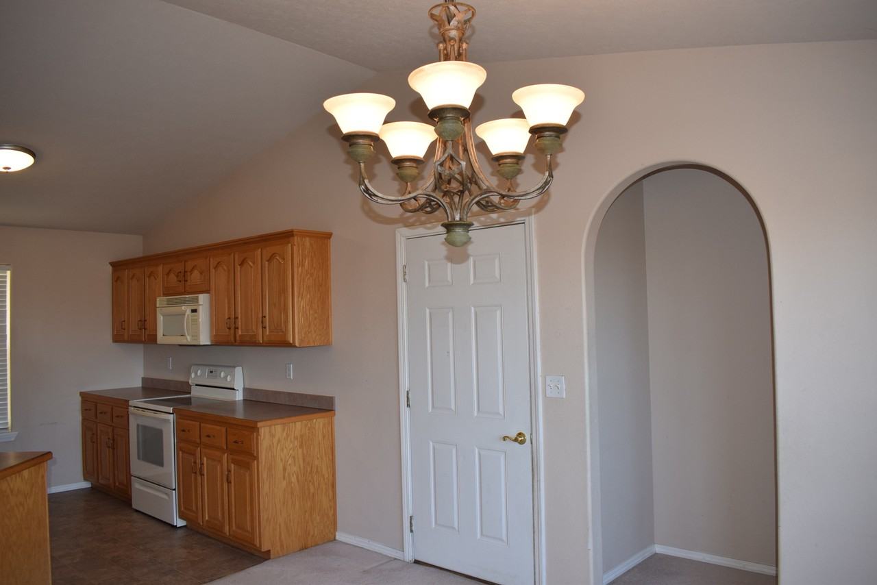 20245 Harlequin Ln - Photo 5 of 48