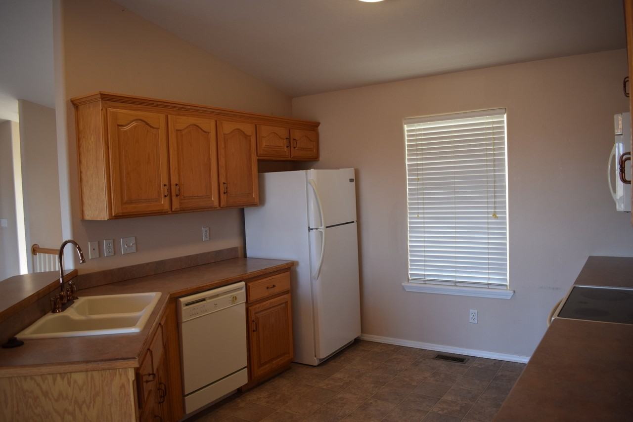 20245 Harlequin Ln - Photo 7 of 48