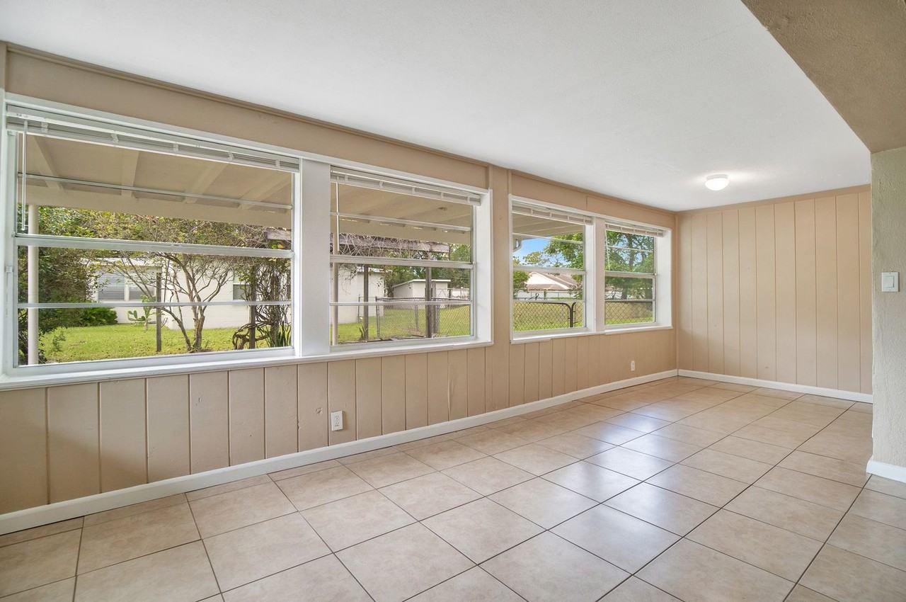 11515 Baltic St - Photo 4 of 8