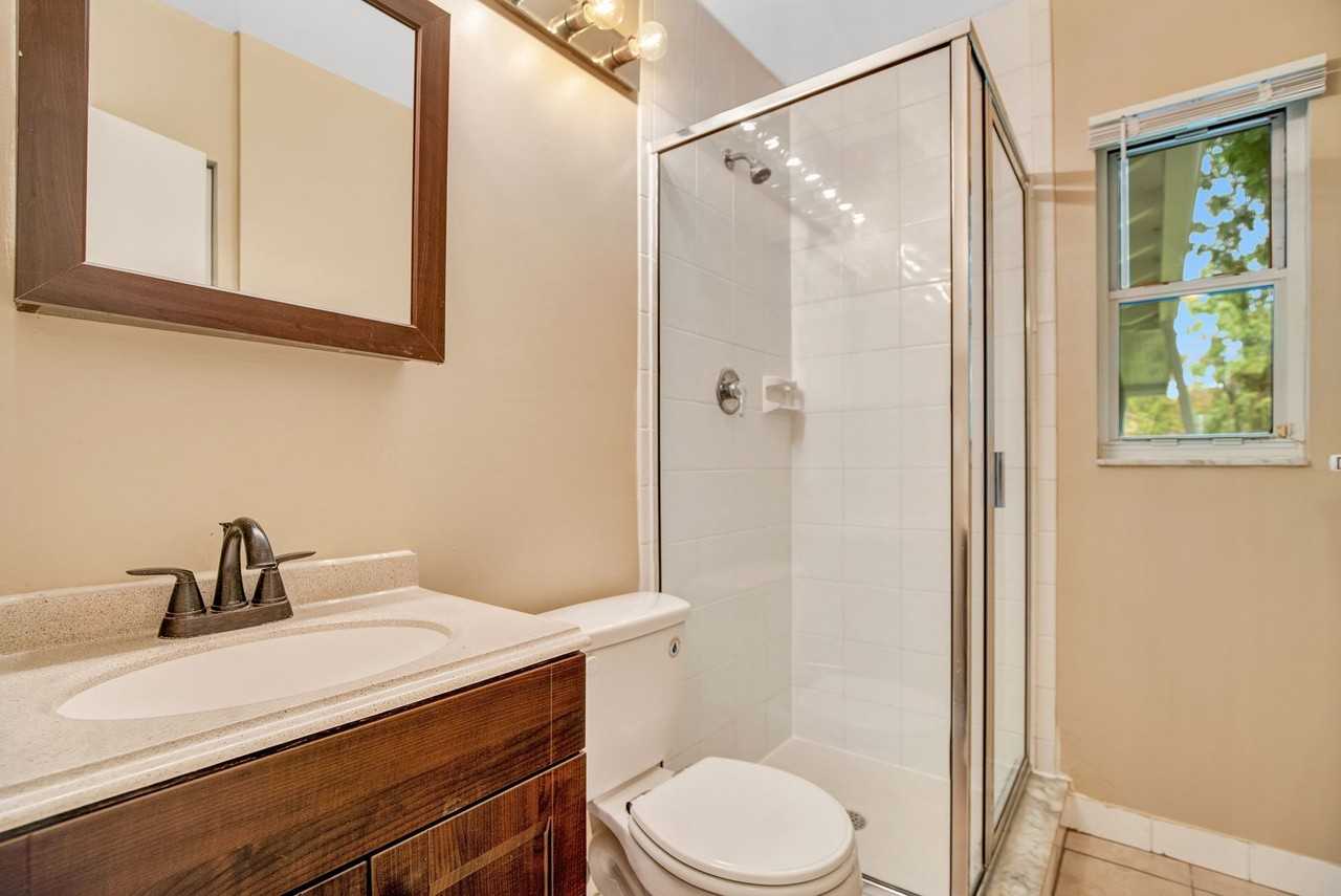 11515 Baltic St - Photo 6 of 8