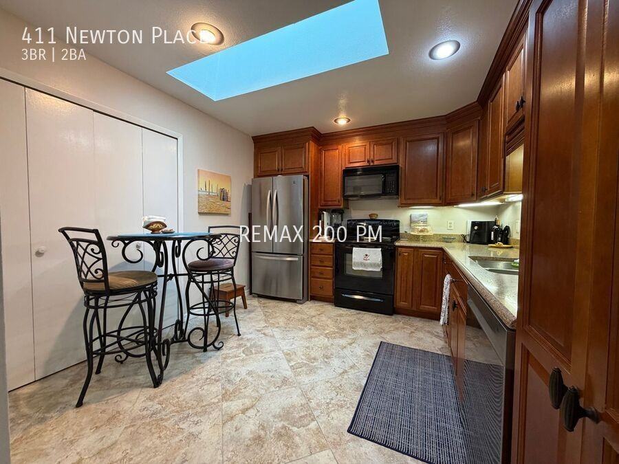 411 Newton Pl - Photo 2 of 17
