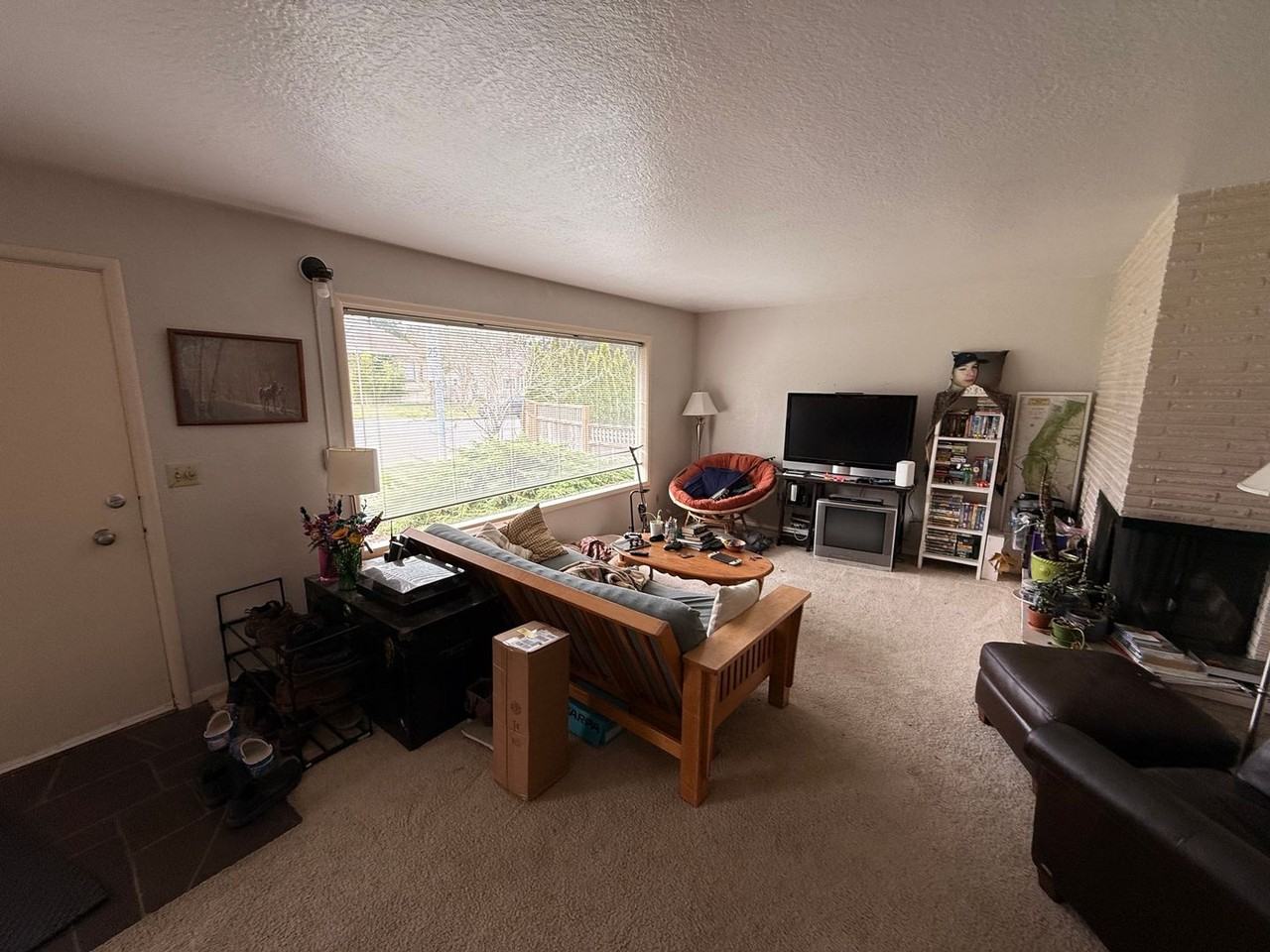 1415 Lakeway Dr - Photo 4 of 22