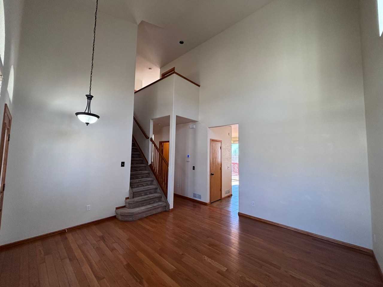 7019 Hillock Dr - Photo 3 of 28