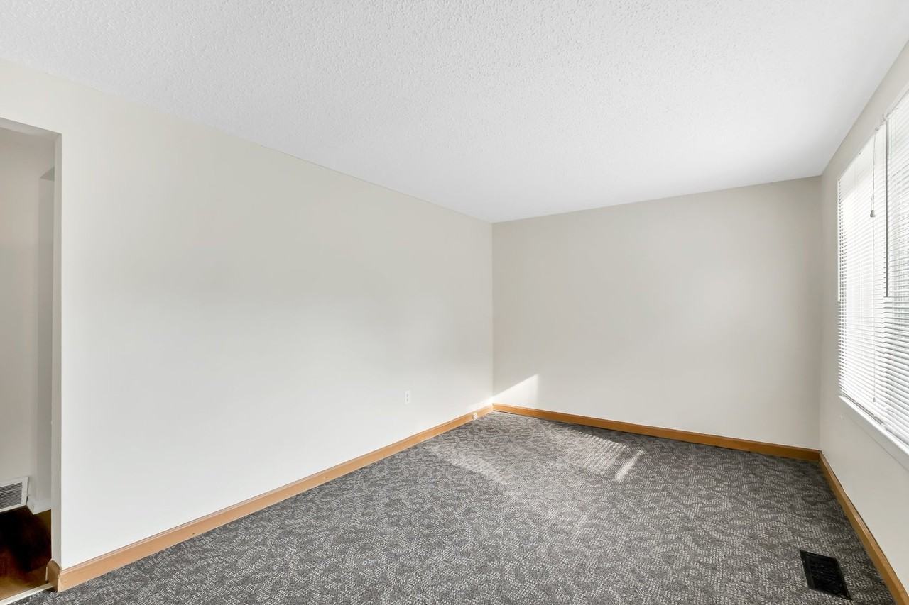 265 S Harvey Ave - Photo 3 of 19