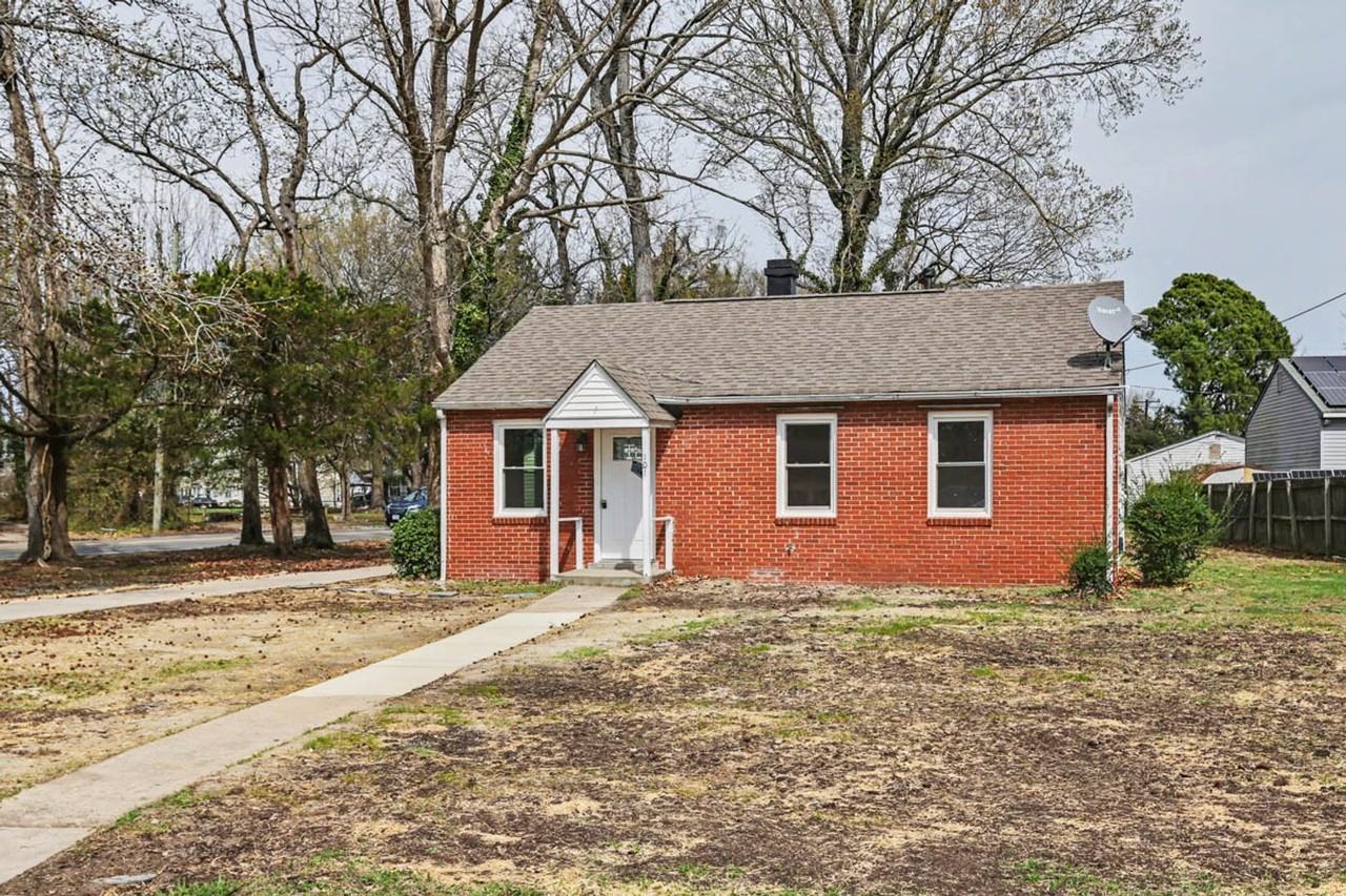 101 Rosewood Dr - Photo 3 of 31