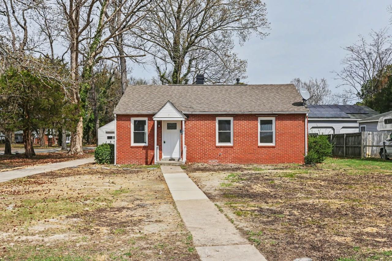 101 Rosewood Dr - Photo 4 of 31