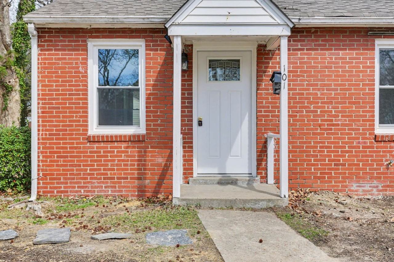 101 Rosewood Dr - Photo 5 of 31