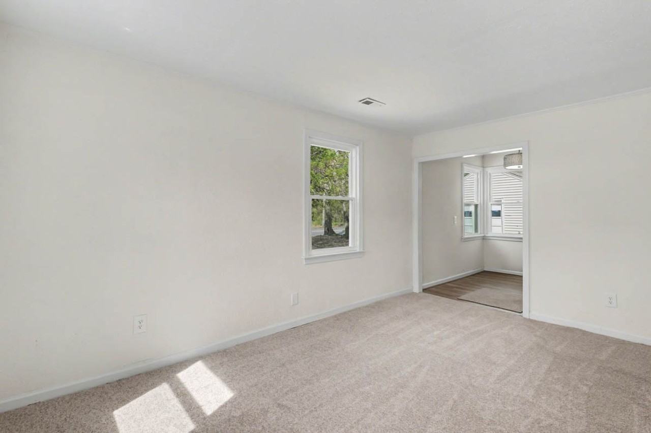 101 Rosewood Dr - Photo 7 of 31