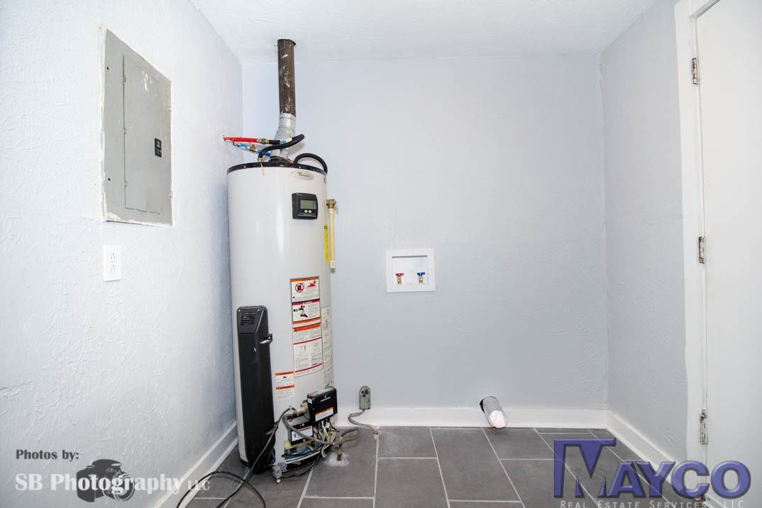 302 E Washington St - Photo 6 of 17