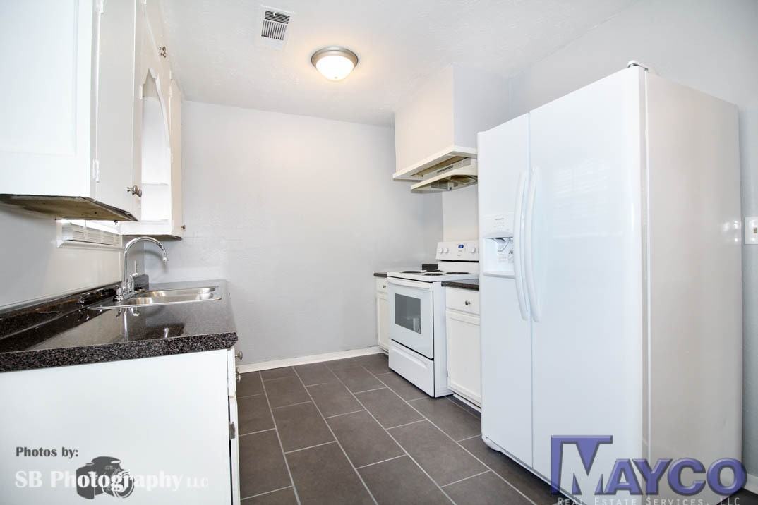 302 E Washington St - Photo 7 of 17