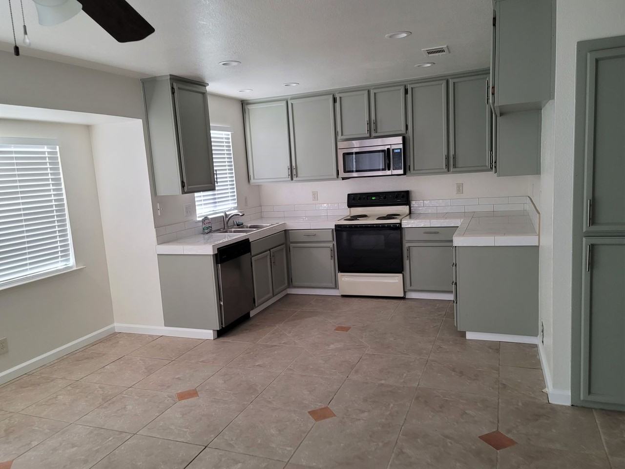 7526 Ripplewood Ct - Photo 3 of 7