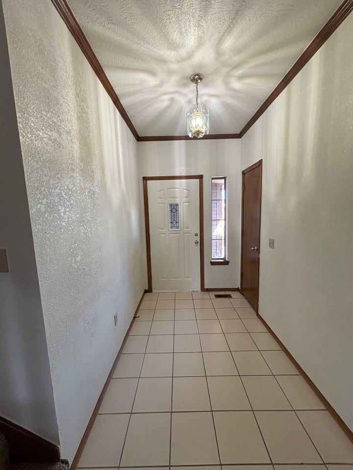 12033 Ashford Dr - Photo 2 of 42