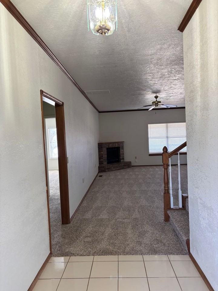 12033 Ashford Dr - Photo 4 of 42