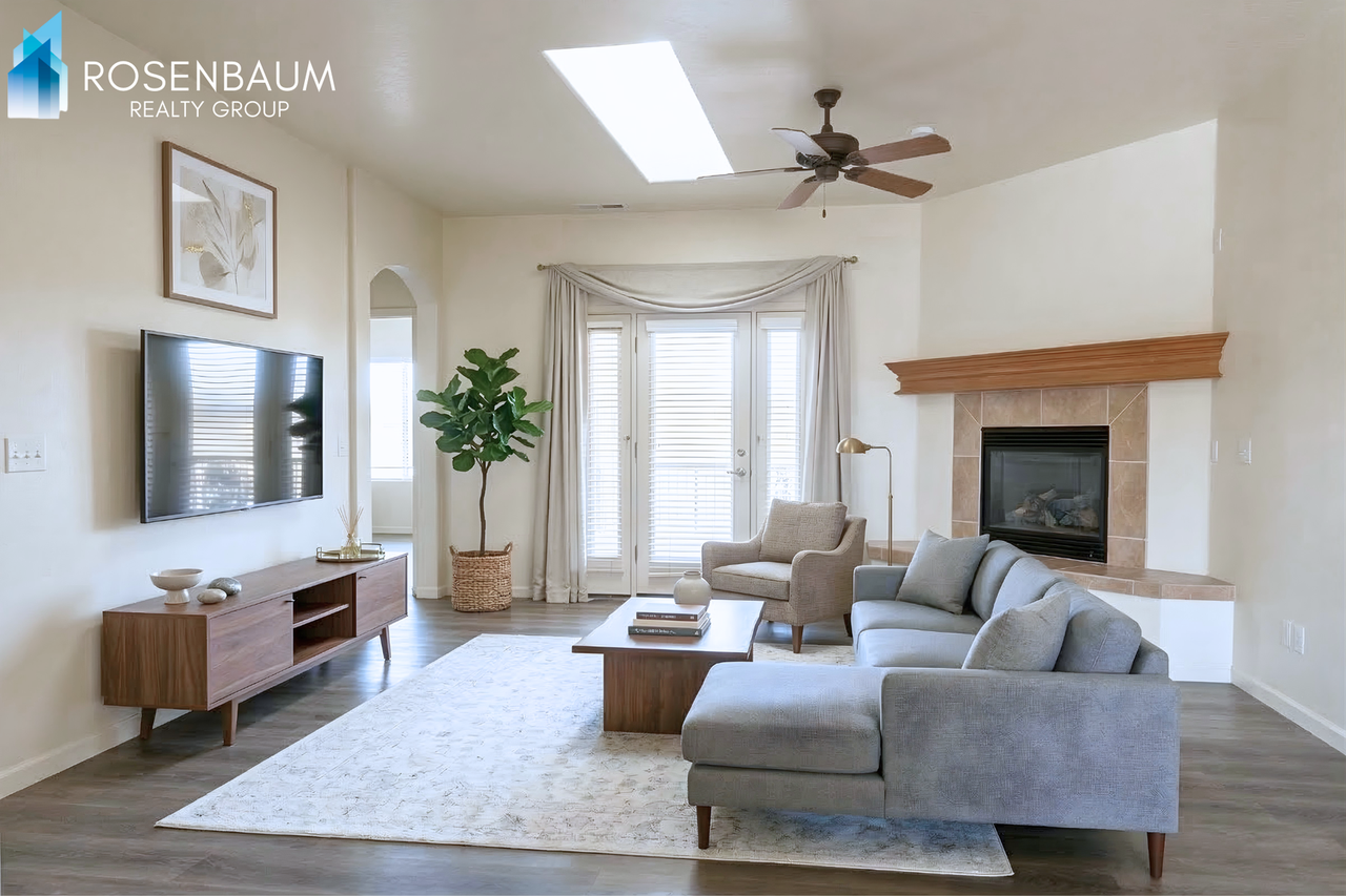 988 Louie St - Photo 3 of 14