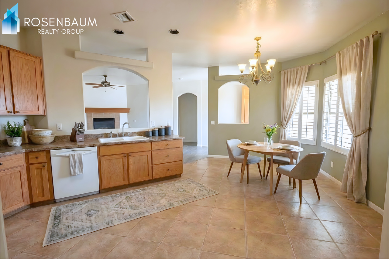 988 Louie St - Photo 4 of 14