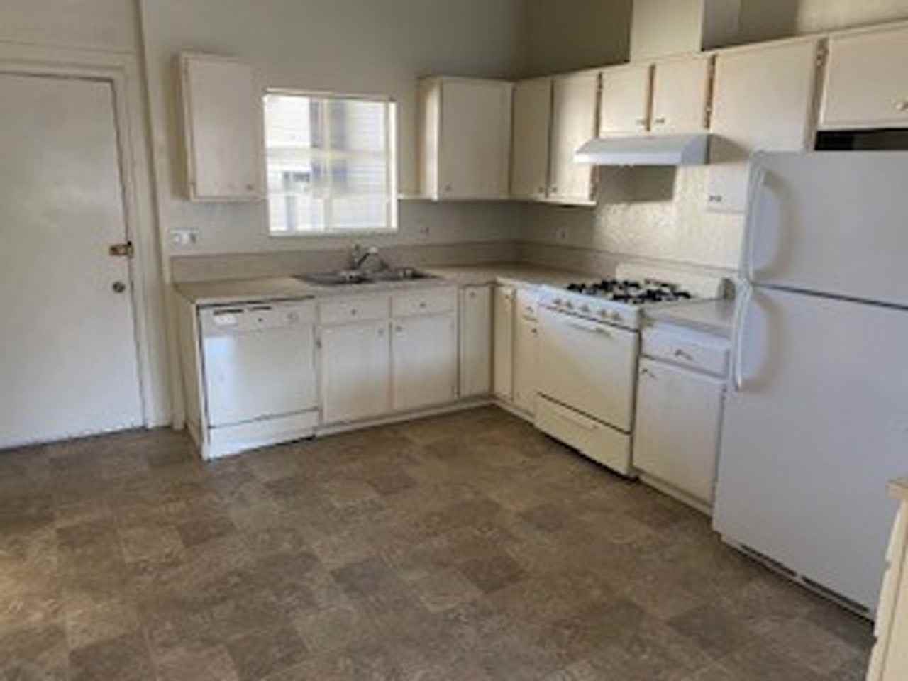 686 Laine St #A - Photo 4 of 10