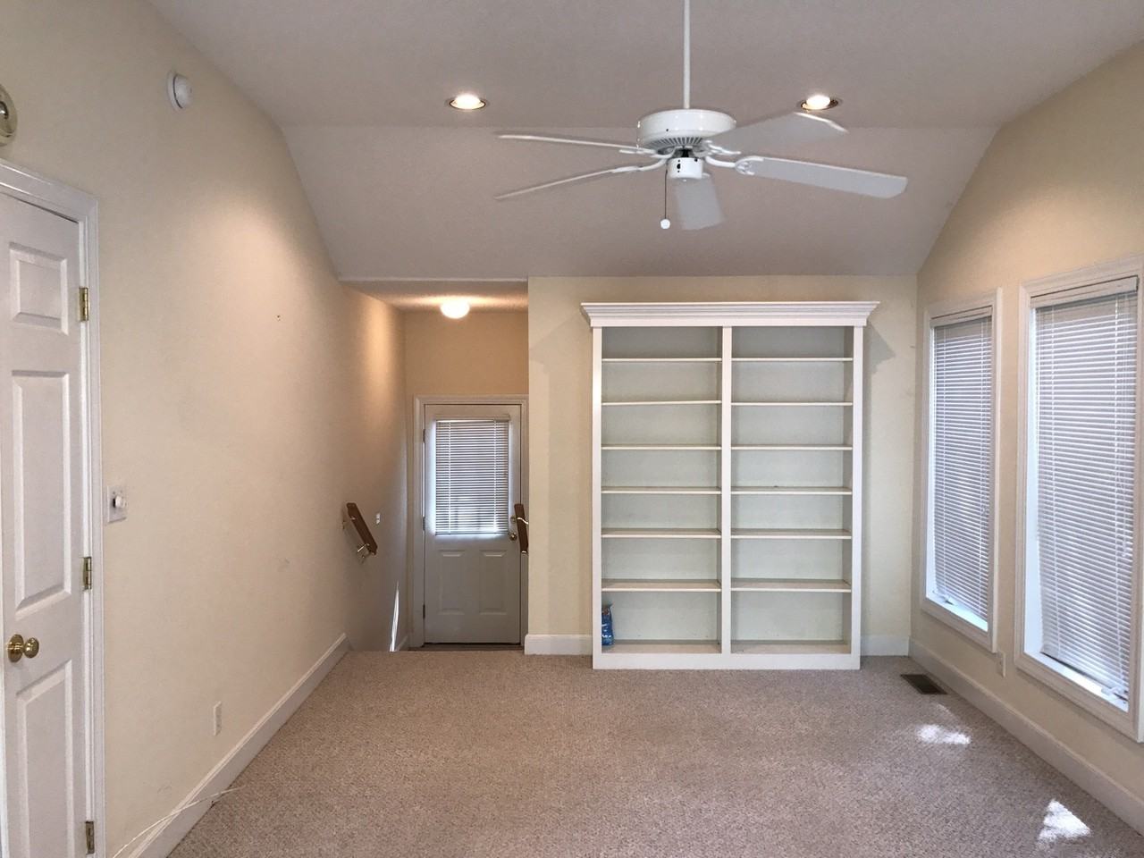 952 Hawthorne Lane Ext - Photo 2 of 17