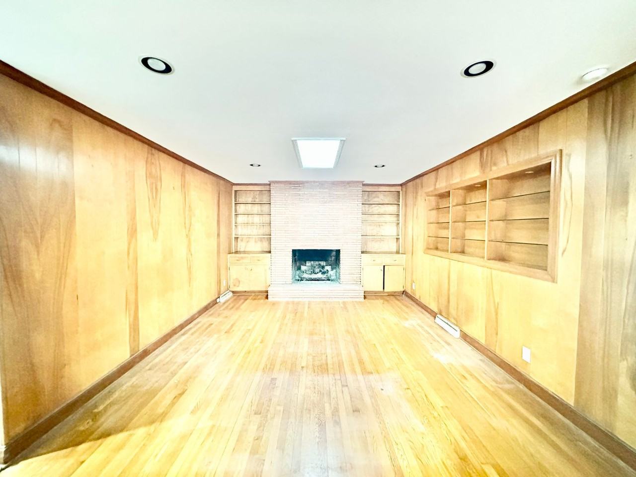 952 Hawthorne Lane Ext - Photo 3 of 17