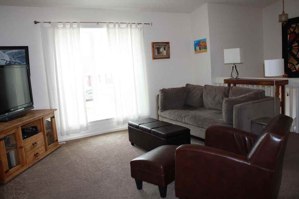 523 W Hackberry St - Photo 3 of 10