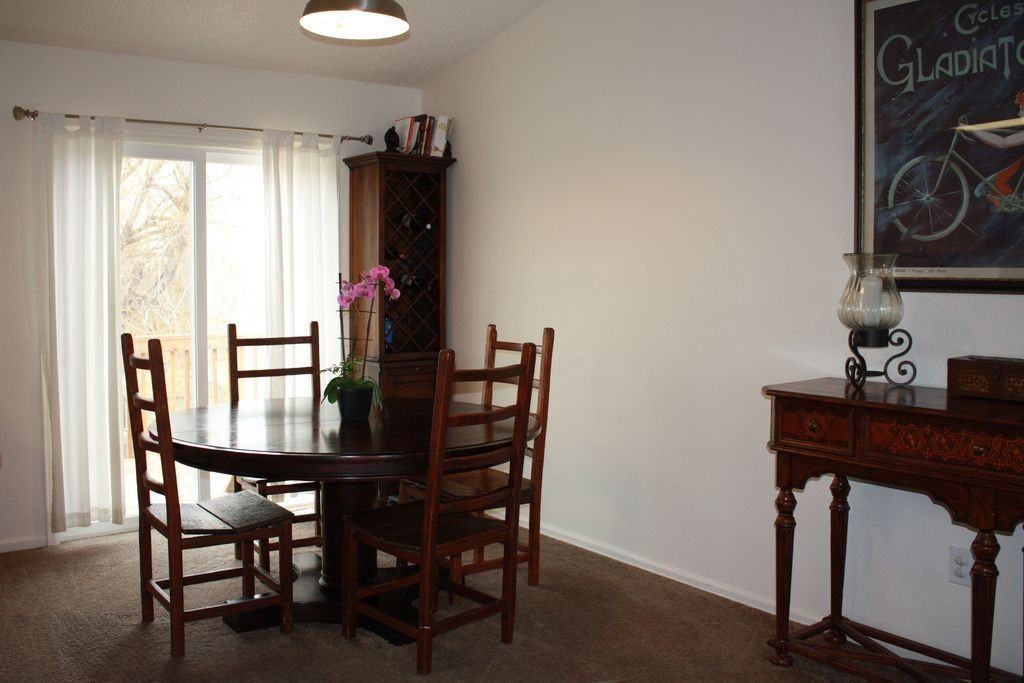 523 W Hackberry St - Photo 4 of 10