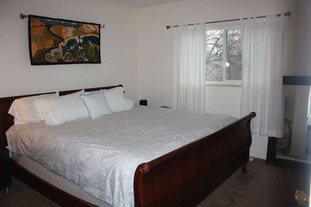 523 W Hackberry St - Photo 6 of 10