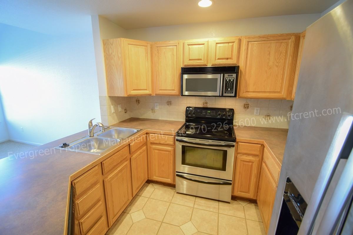 127 Bayside Cir - Photo 5 of 25