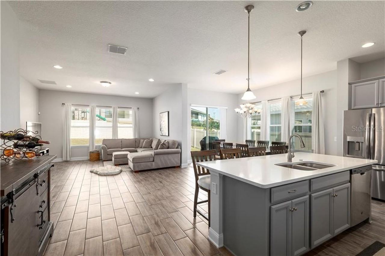 17004 Gathering Place Cir - Photo 2 of 27