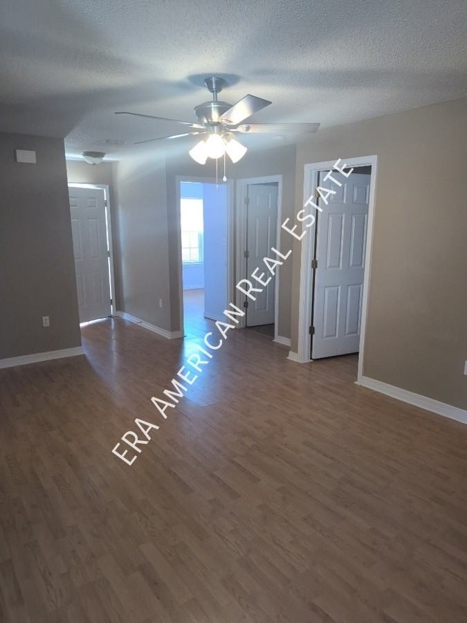 295 Limestone Cir - Photo 2 of 11