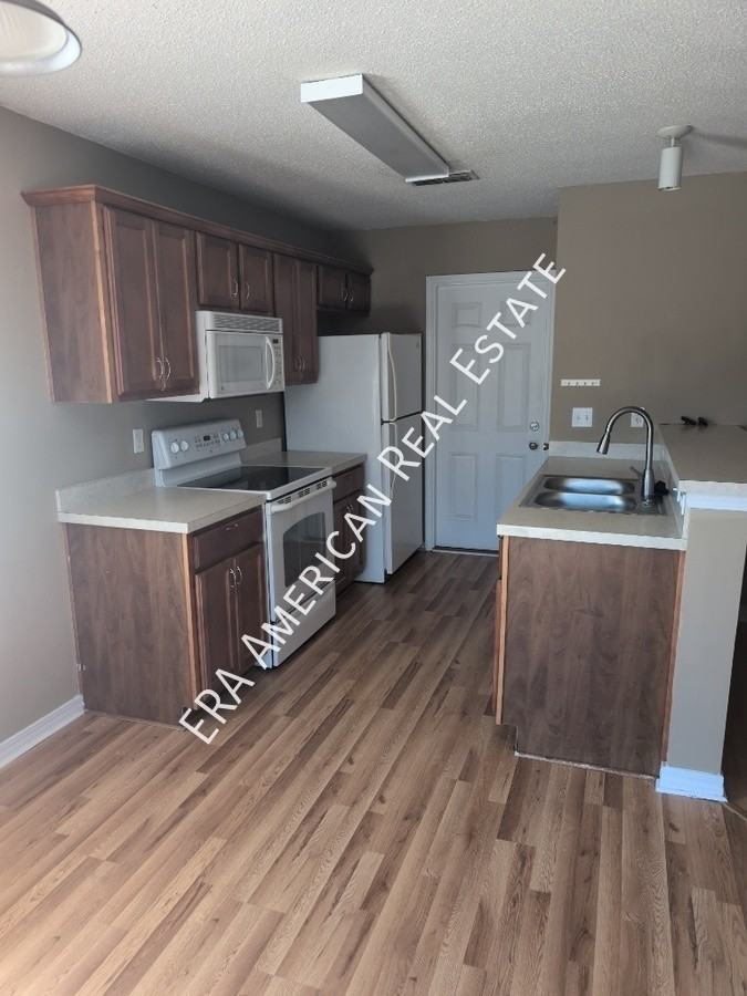 295 Limestone Cir - Photo 3 of 11