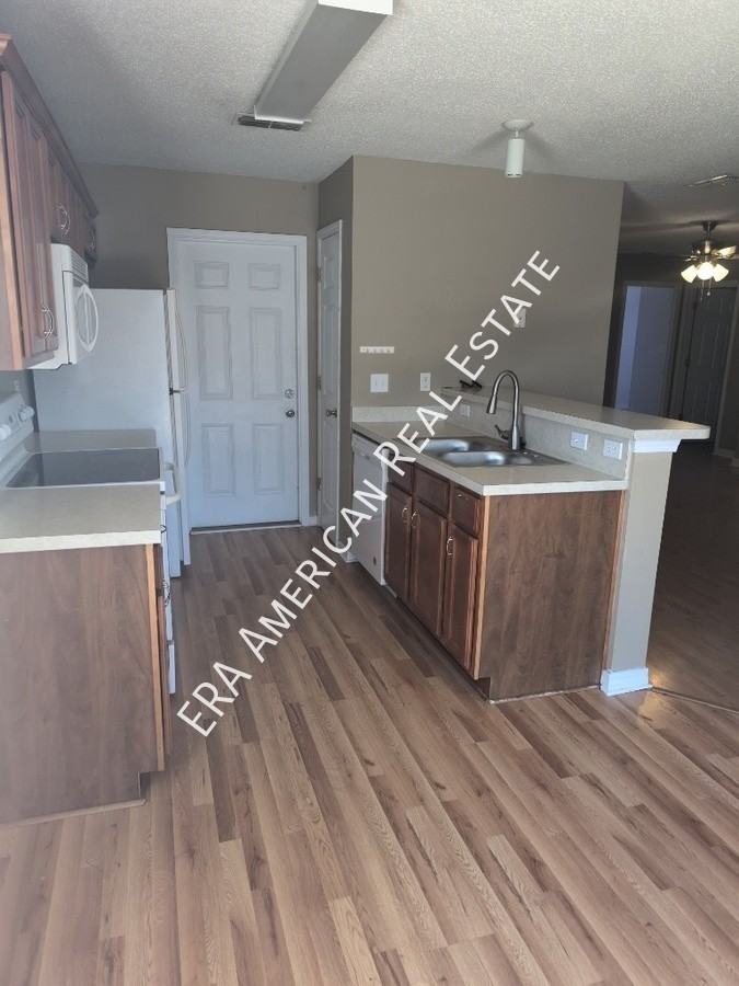 295 Limestone Cir - Photo 4 of 11