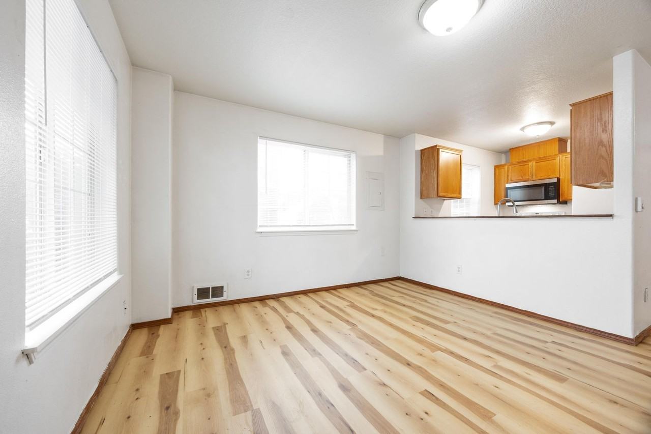 12901 Ne Prescott Dr Apt B - Photo 4 of 20