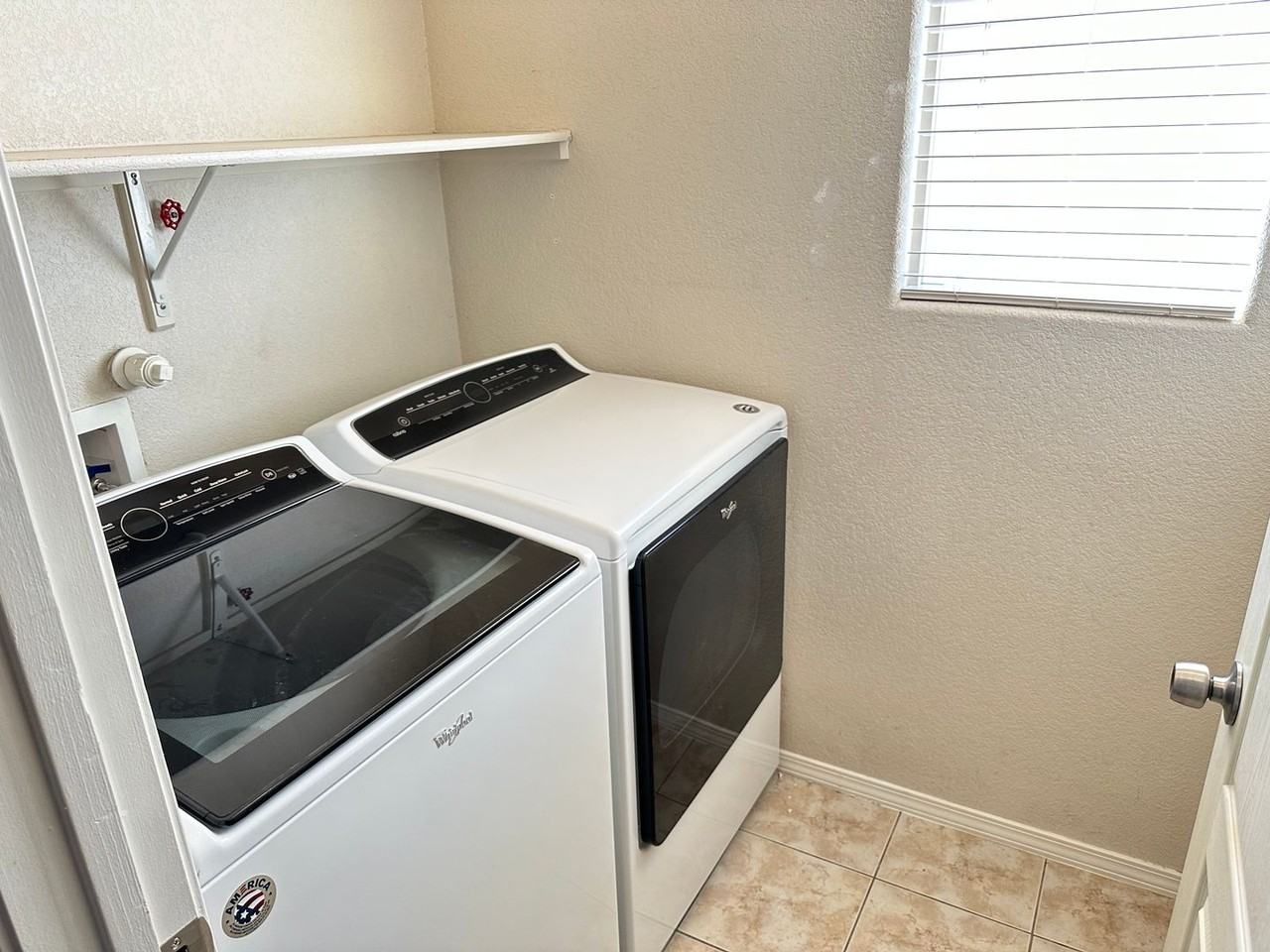 1384 Peppoli Loop Se - Photo 4 of 40