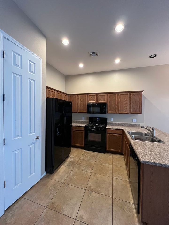 6749 E Devon Ct - Photo 5 of 23