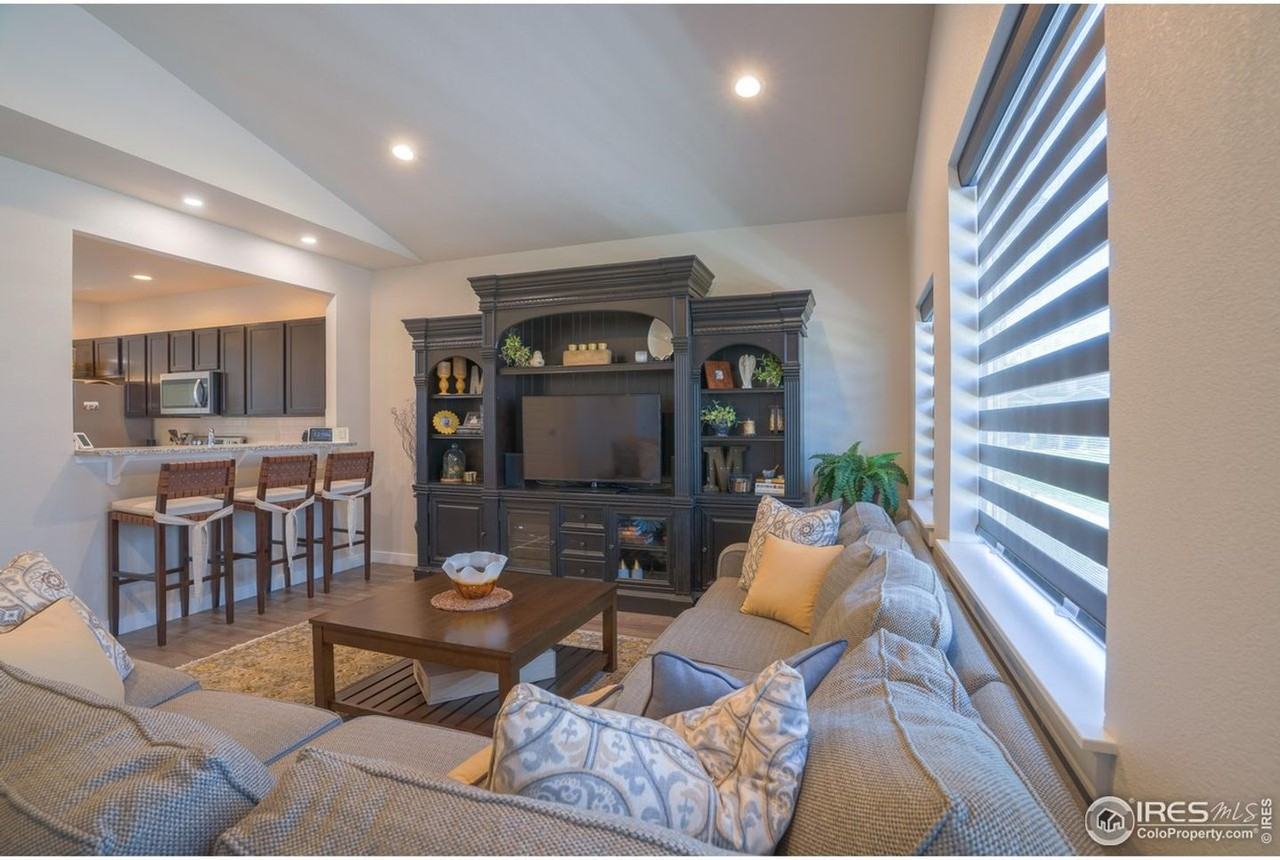 294 E Chestnut St - Photo 4 of 23